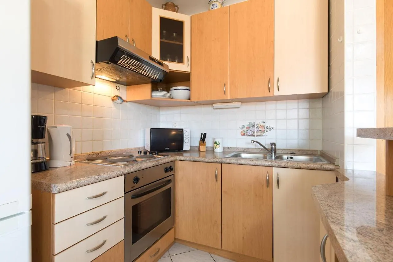 Apartment Glorija With Balcony Baška